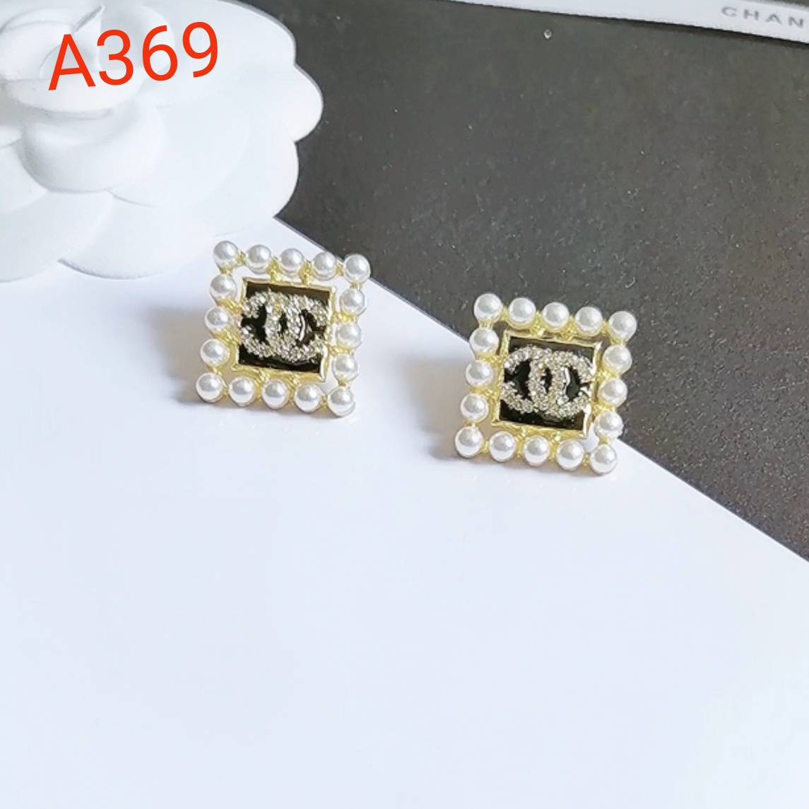 Chanel earring 106057