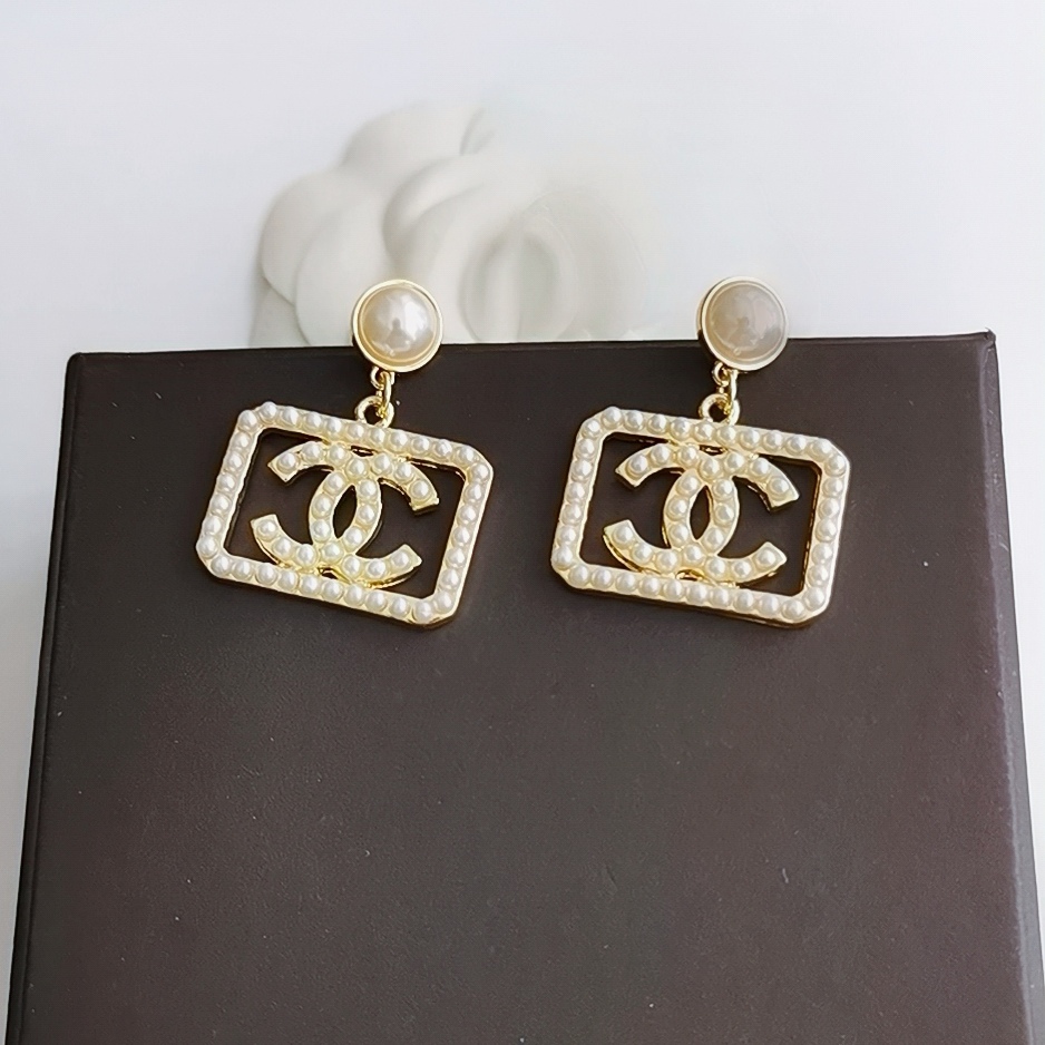 Chanel earring 106056