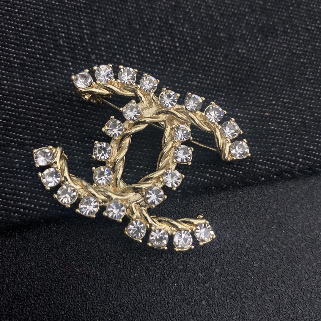 Chanel brooch 106079