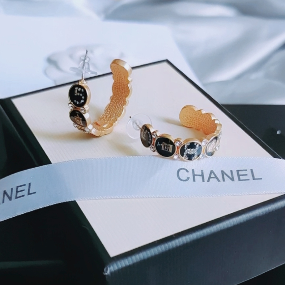 Chanel earring 106110
