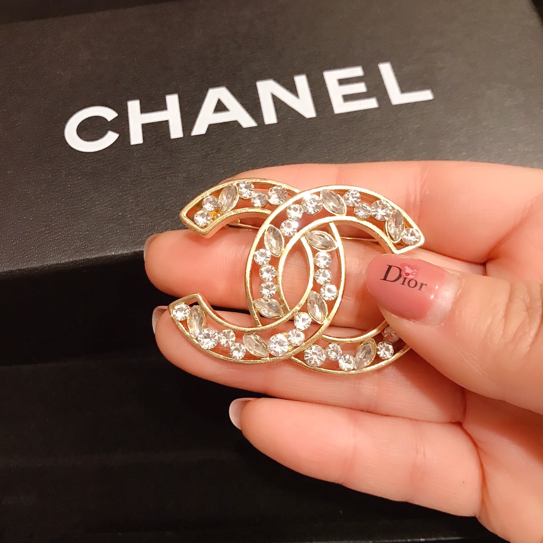 Chanel brooch 106121