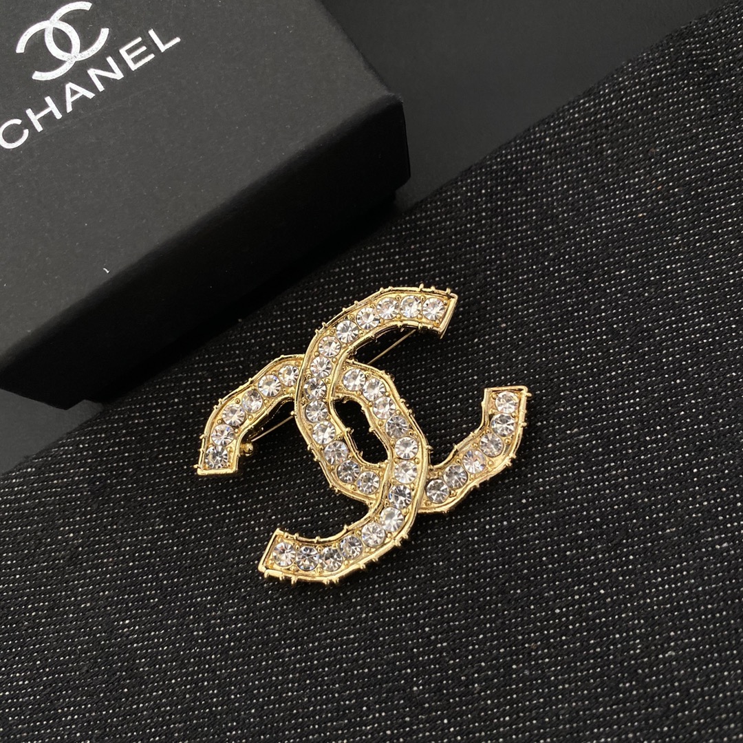 Chanel brooch 106122