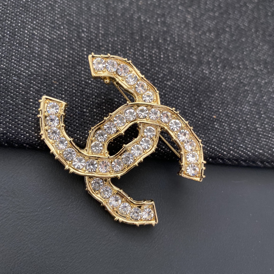 Chanel brooch 106122