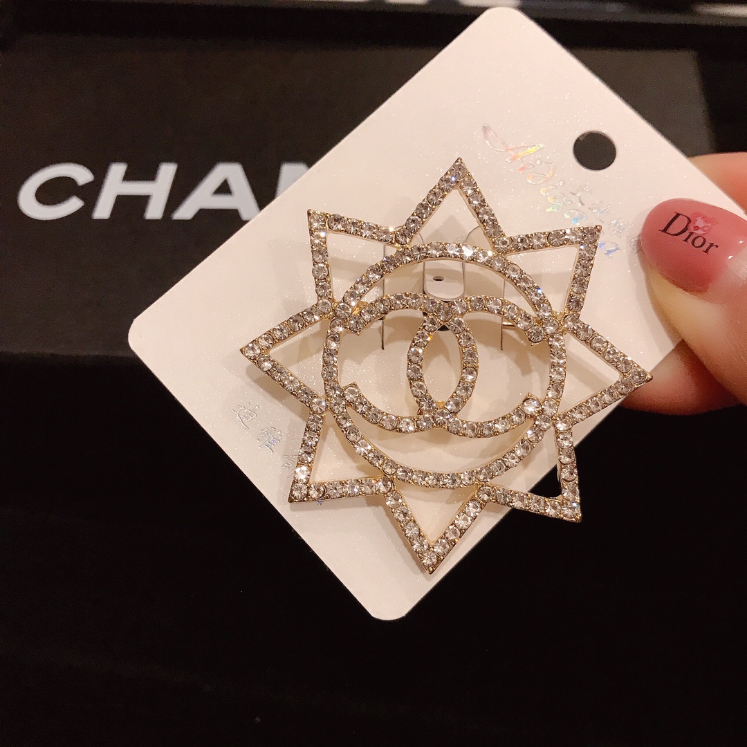Chanel brooch 106123
