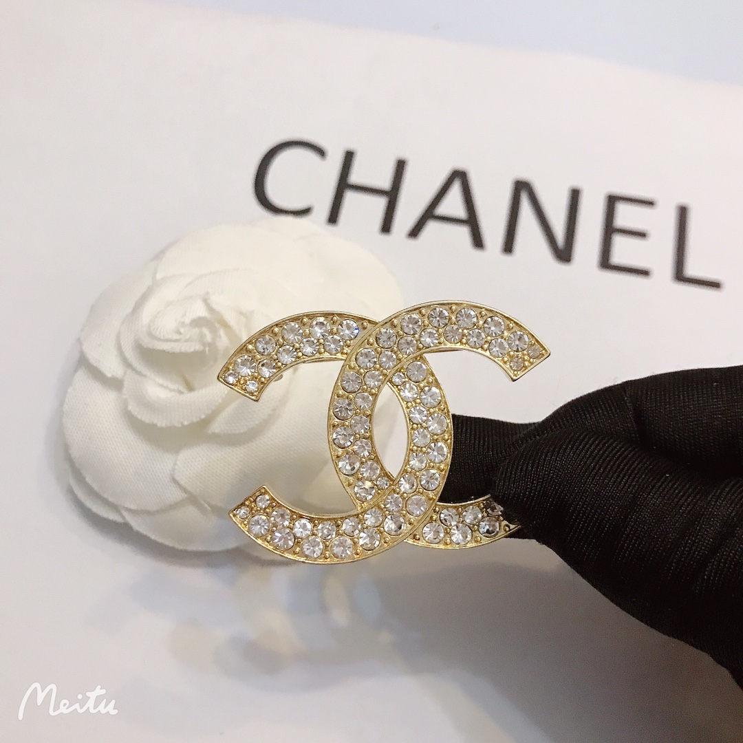 Chanel brooch 106124