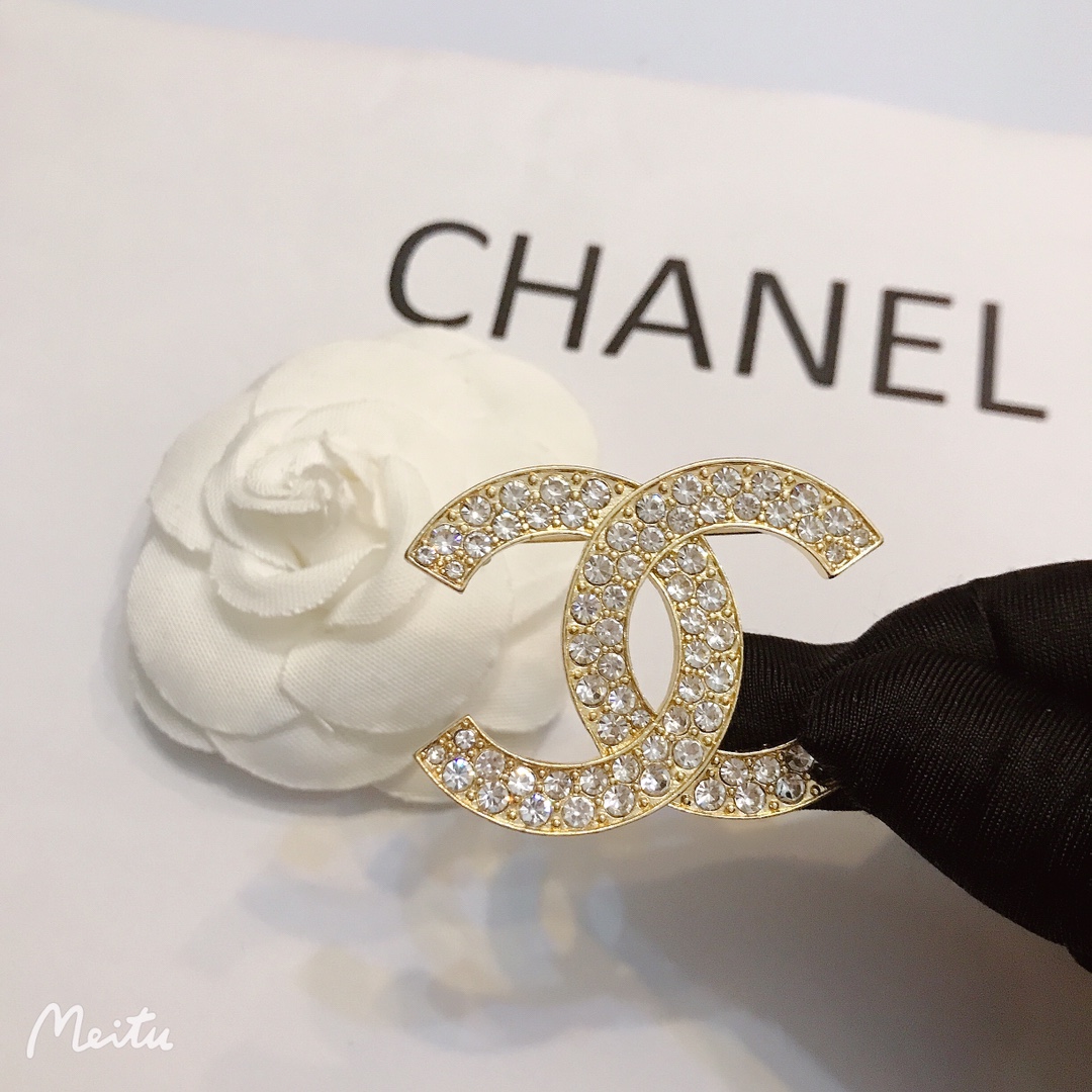 Chanel brooch 106124