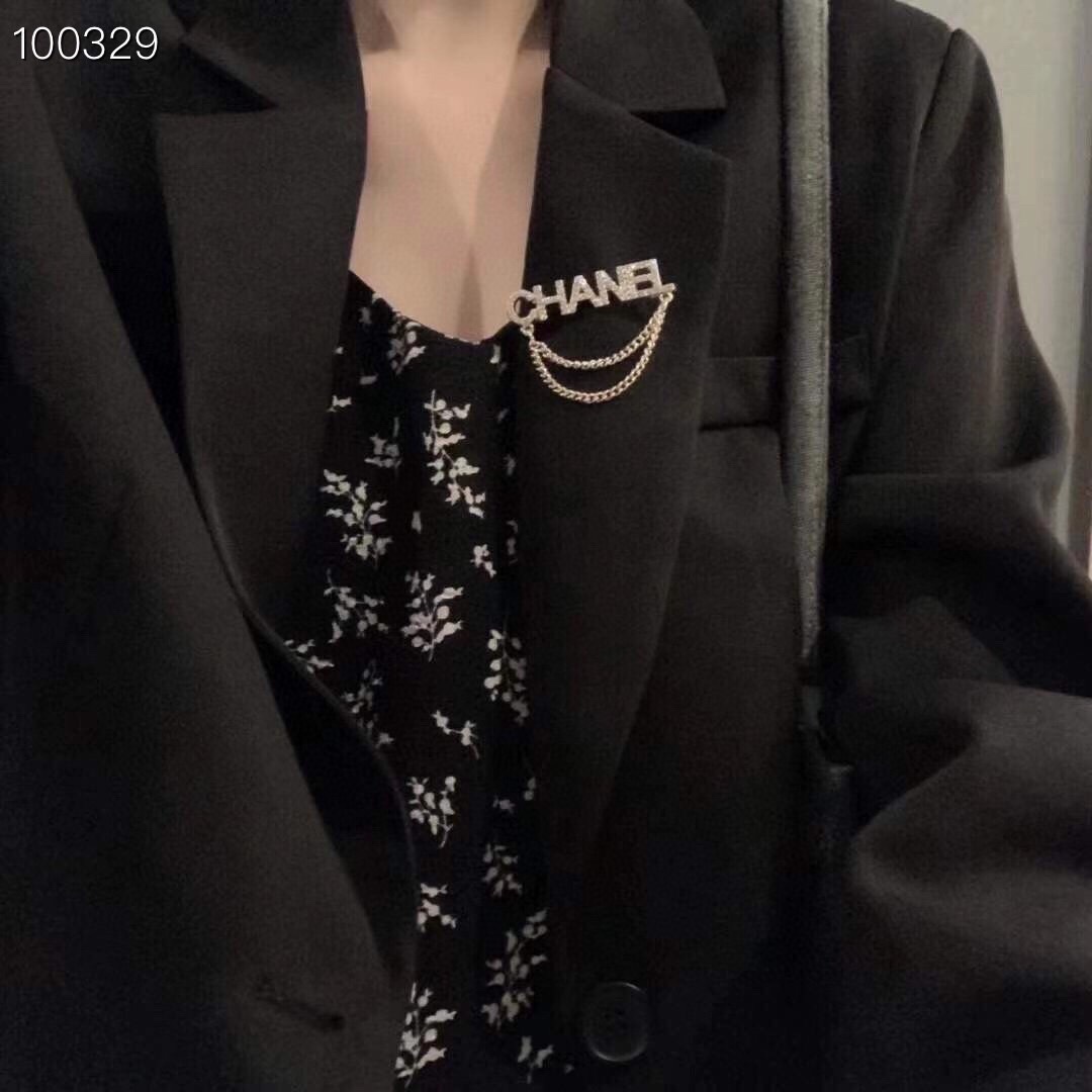 Chanel brooch 106125