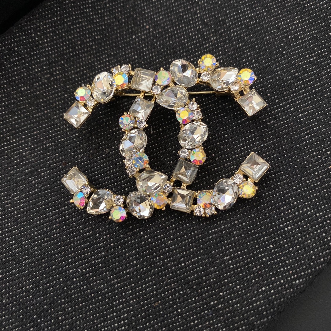 Chanel brooch 106126