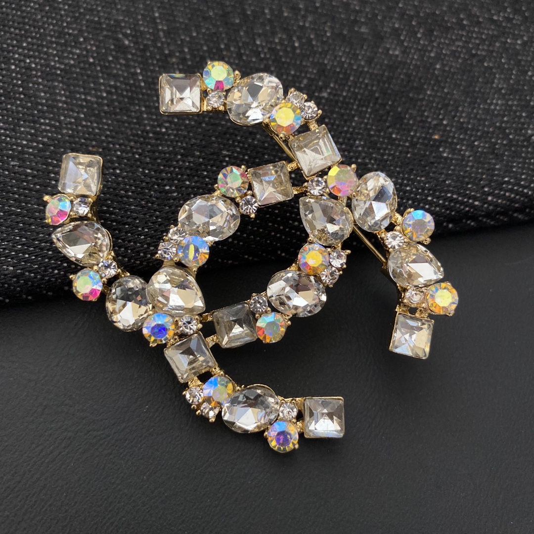 Chanel brooch 106126