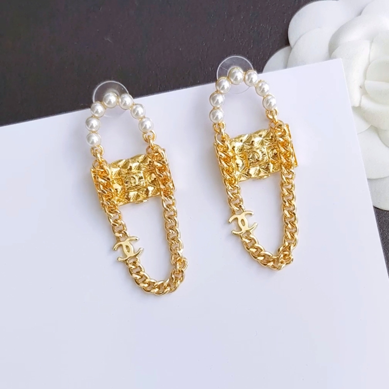 Chanel earring 106360