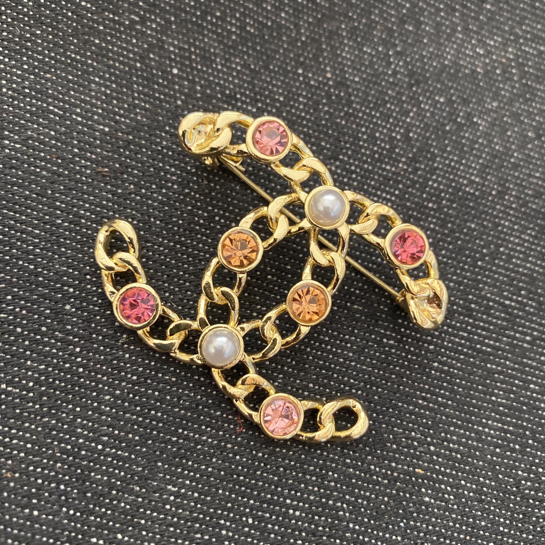 Chanel brooch 106399