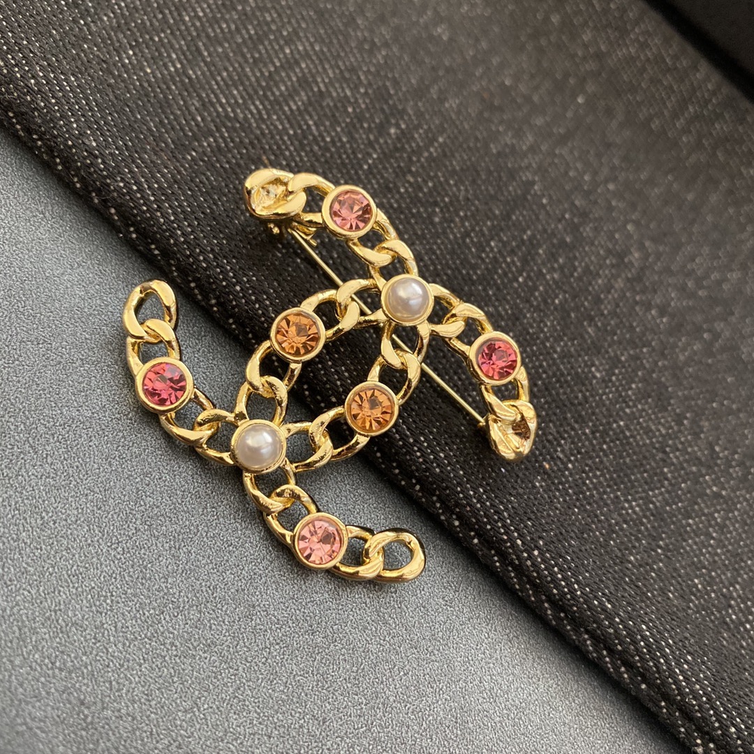 Chanel brooch 106399