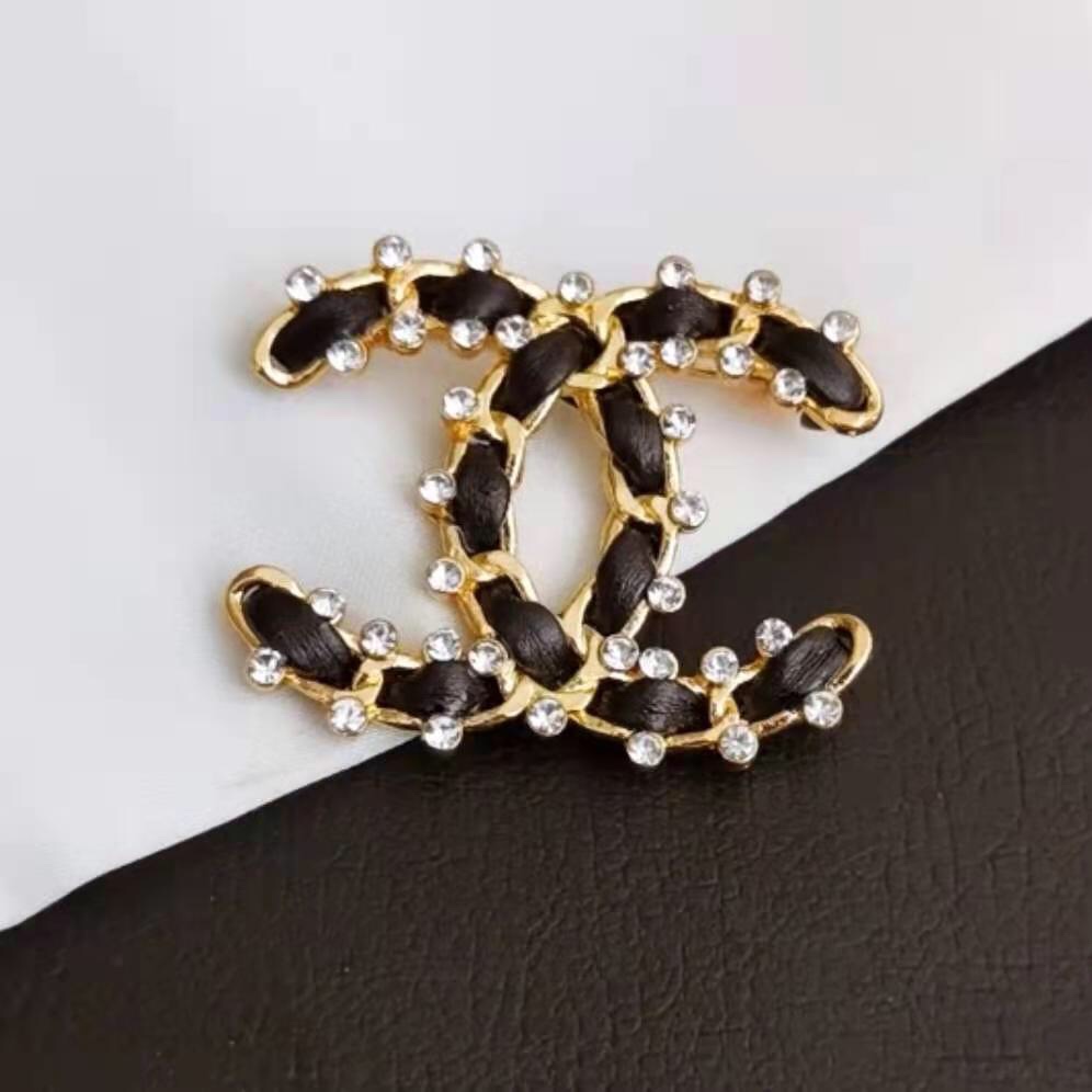 Chanel brooch 106498