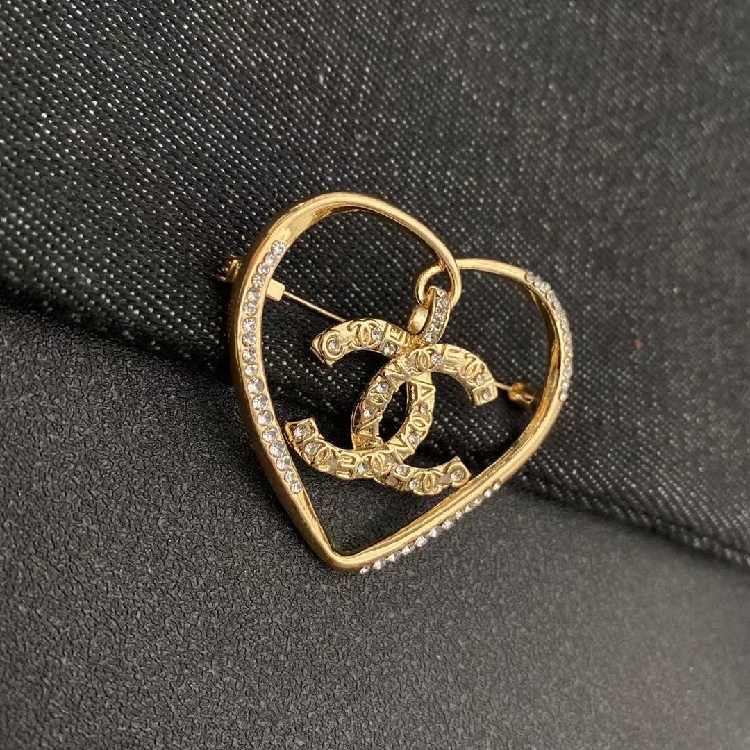 Chanel brooch 106684