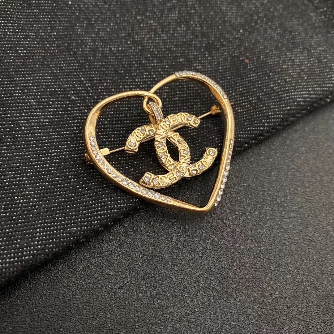 Chanel brooch 106684