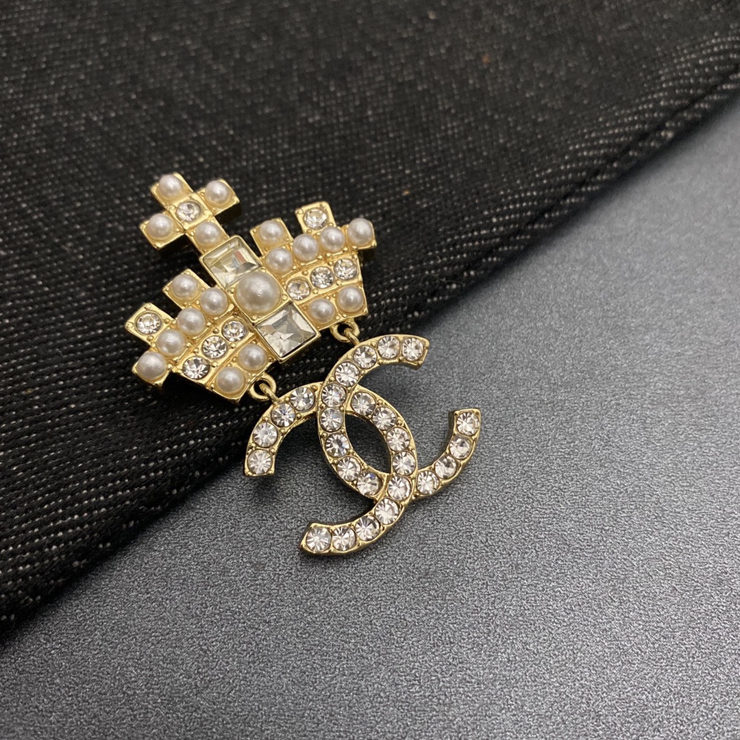 Chanel brooch 106686