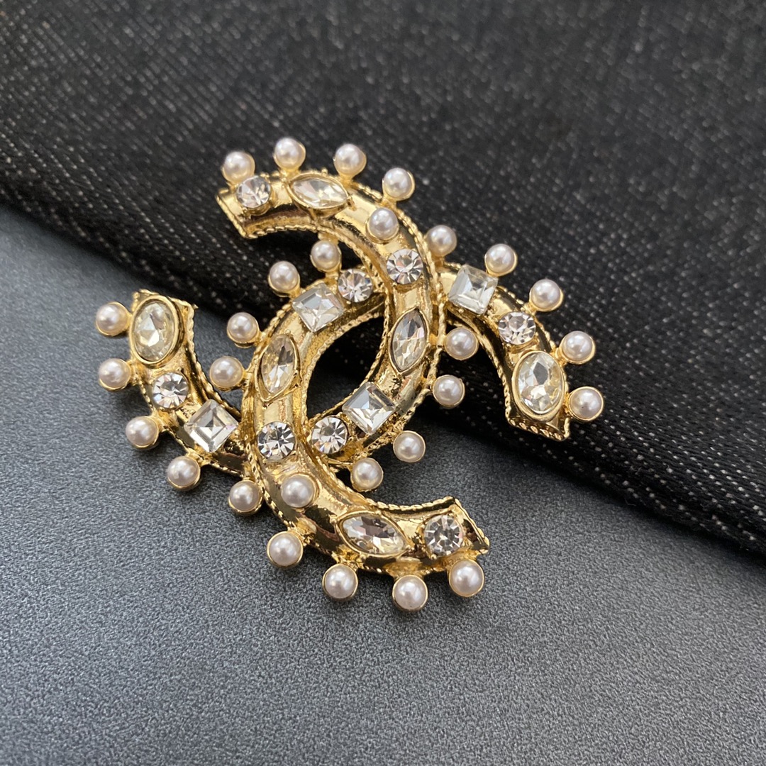 Chanel brooch 106691
