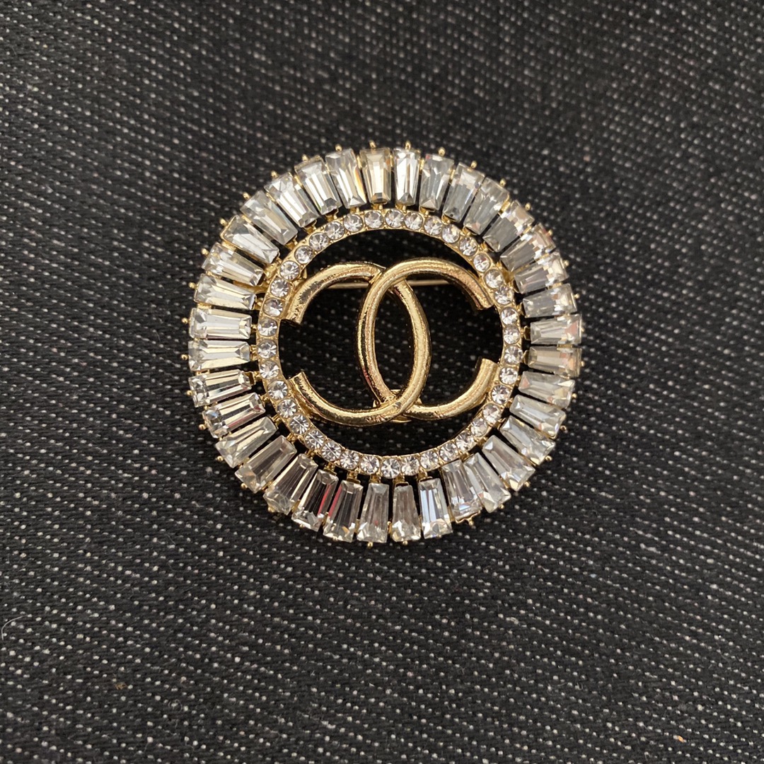 Chanel brooch 106692