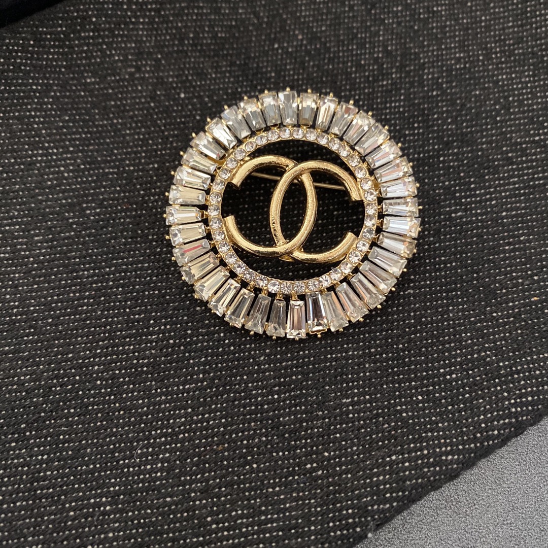 Chanel brooch 106692