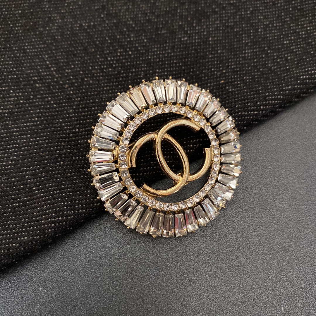 Chanel brooch 106692