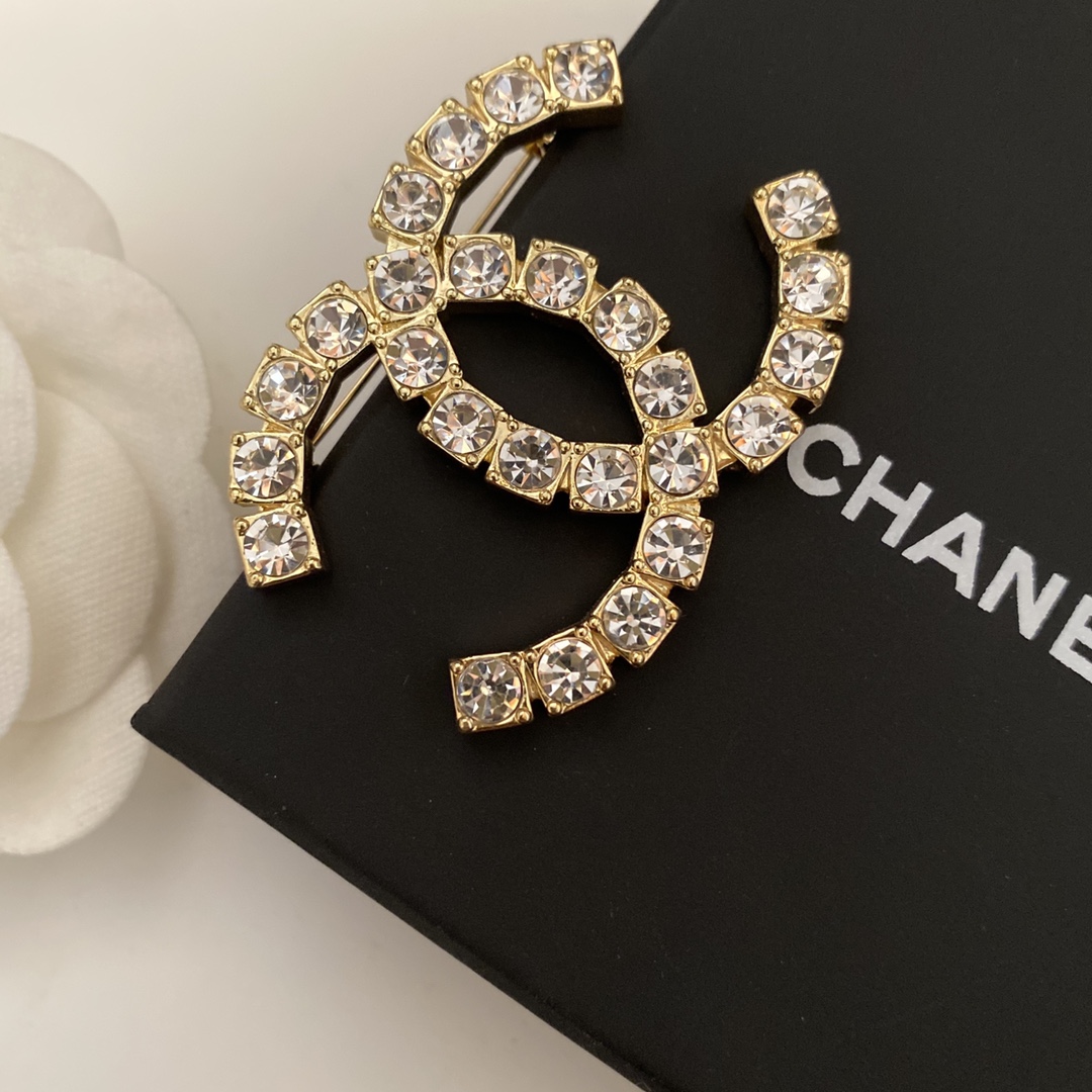 Chanel brooch 106698