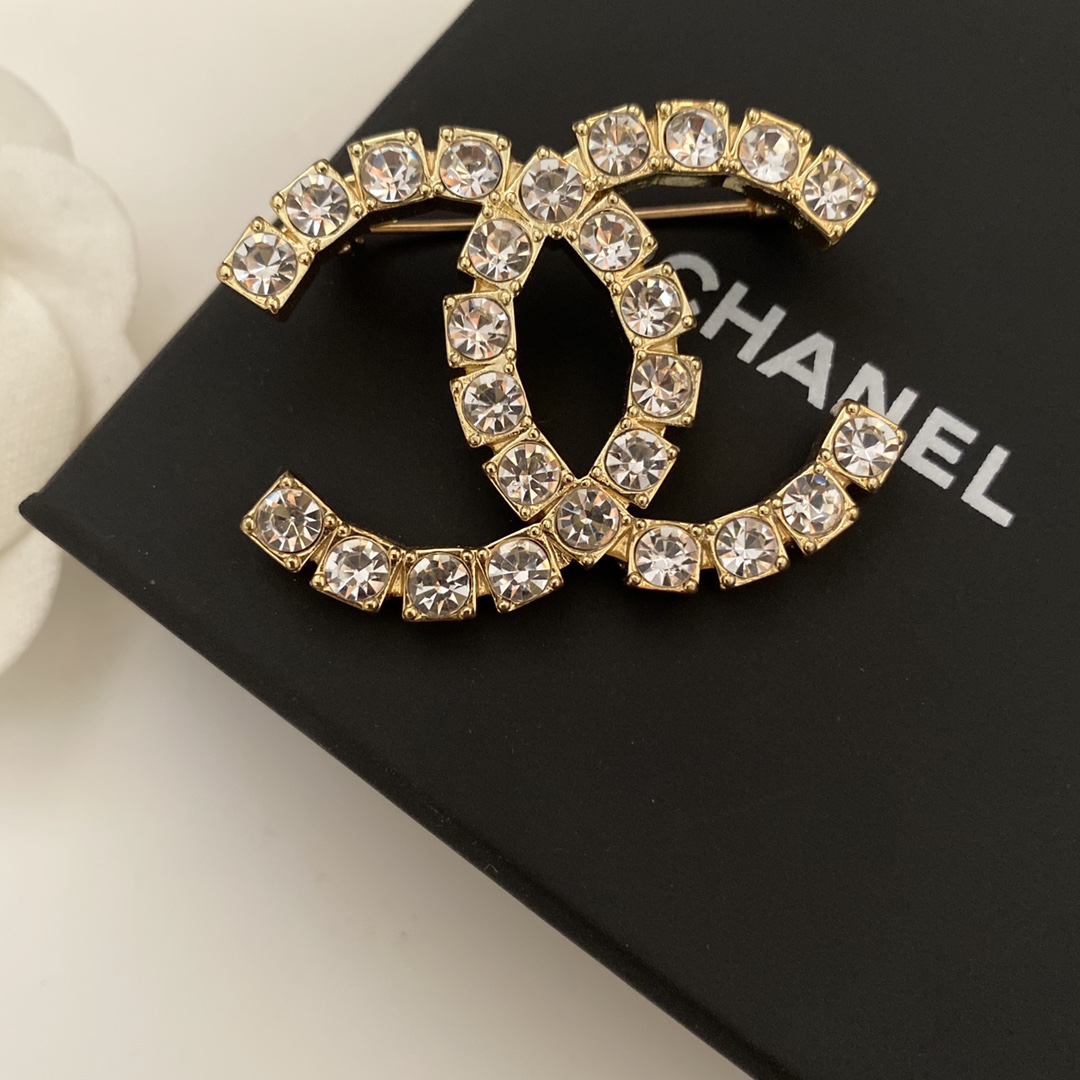 Chanel brooch 106698