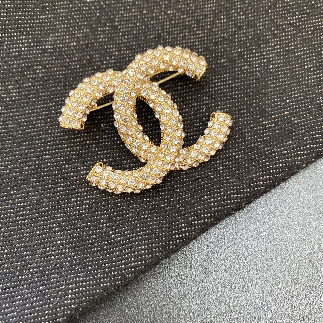 Chanel brooch 106700