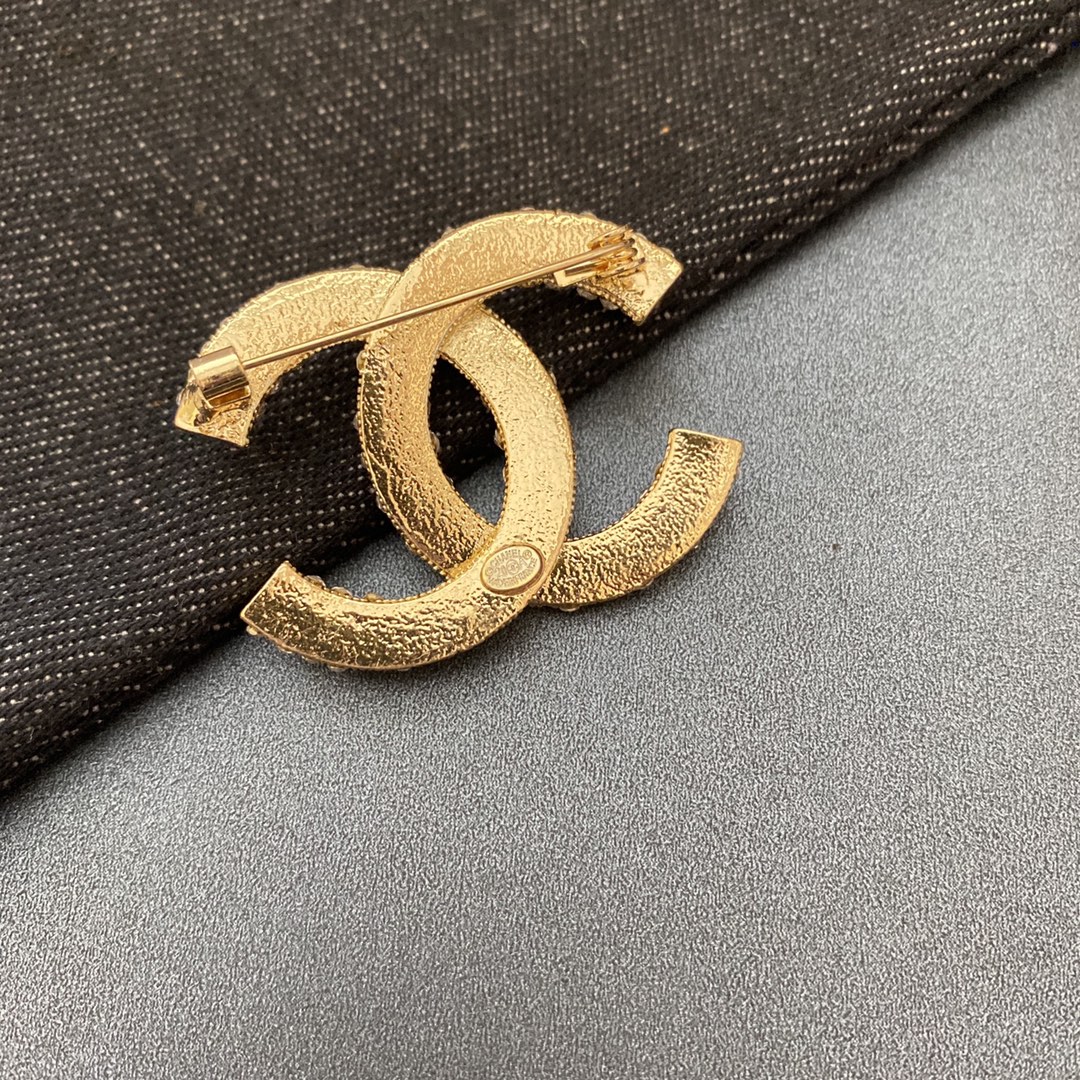 Chanel brooch 106700