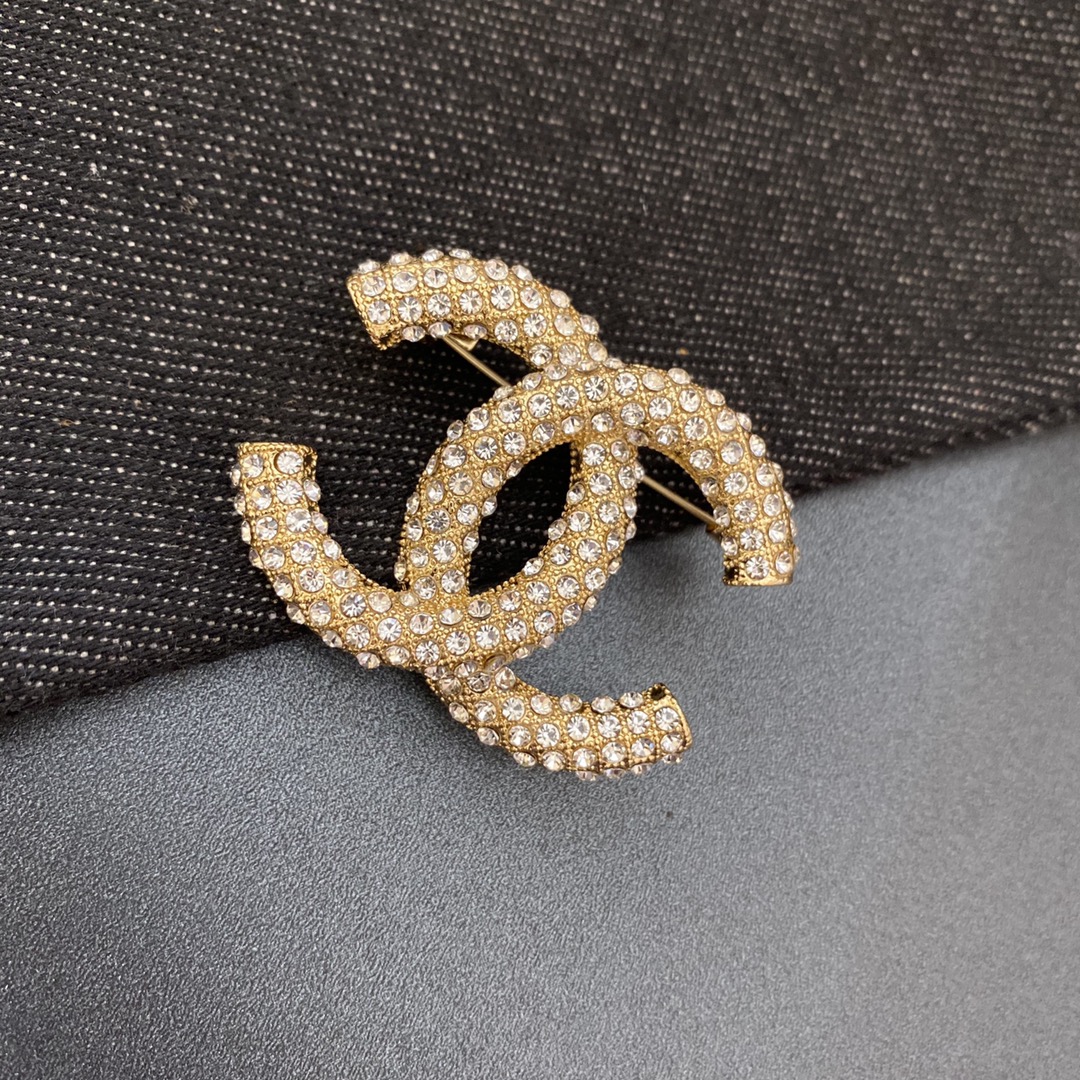 Chanel brooch 106700