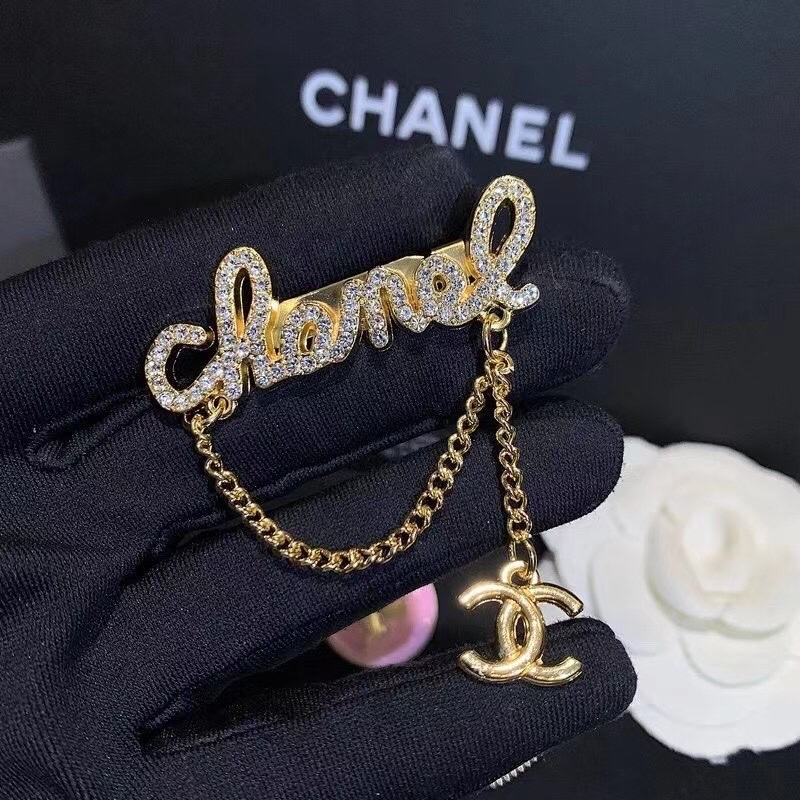 Chanel brooch 106701