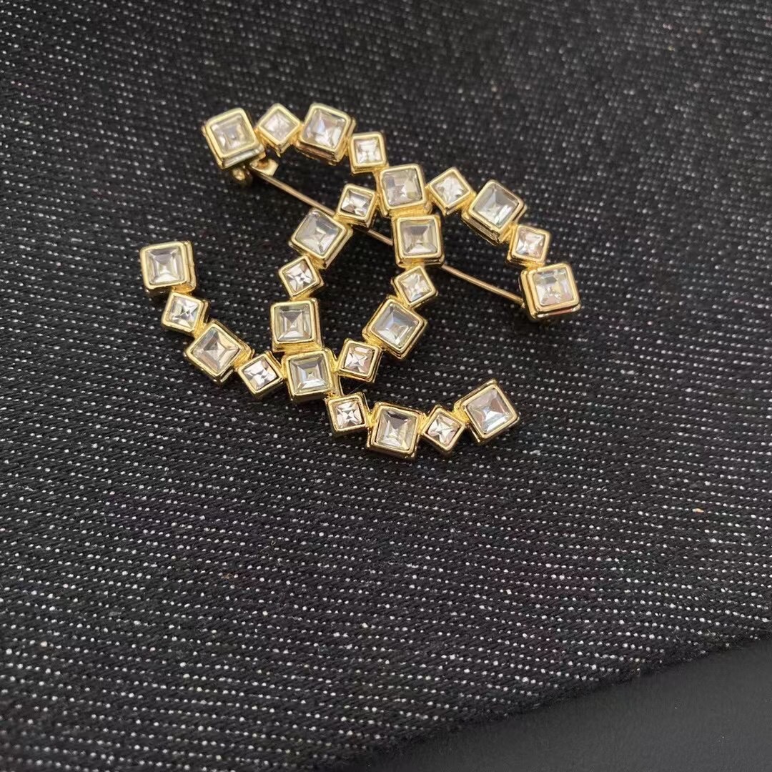Chanel brooch 106703