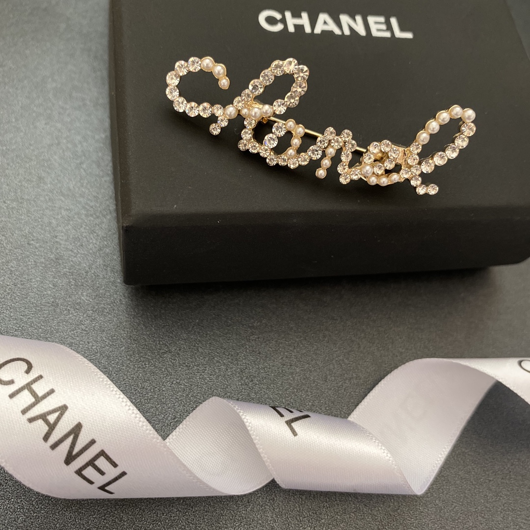 Chanel brooch 106704