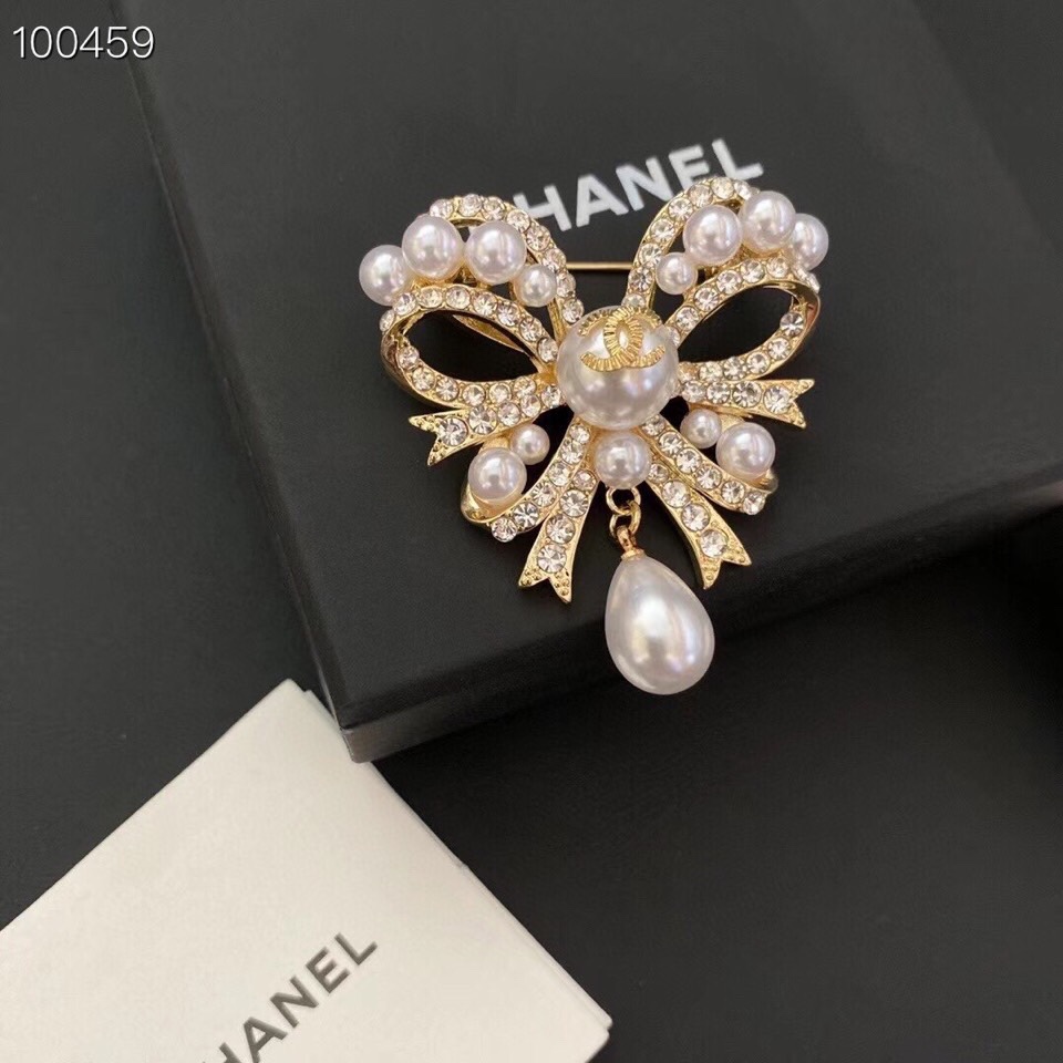 Chanel brooch 106711