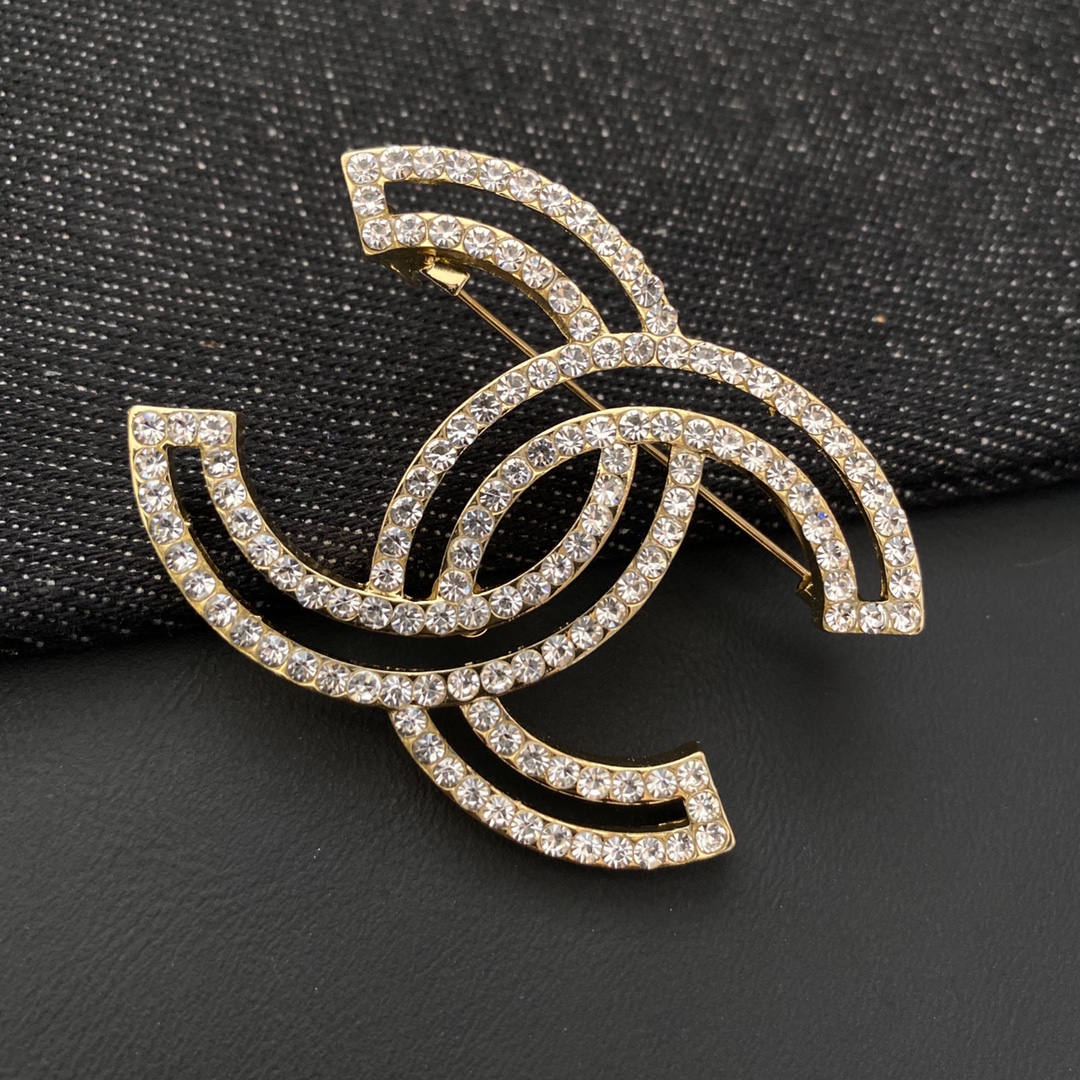 Chanel brooch 106712