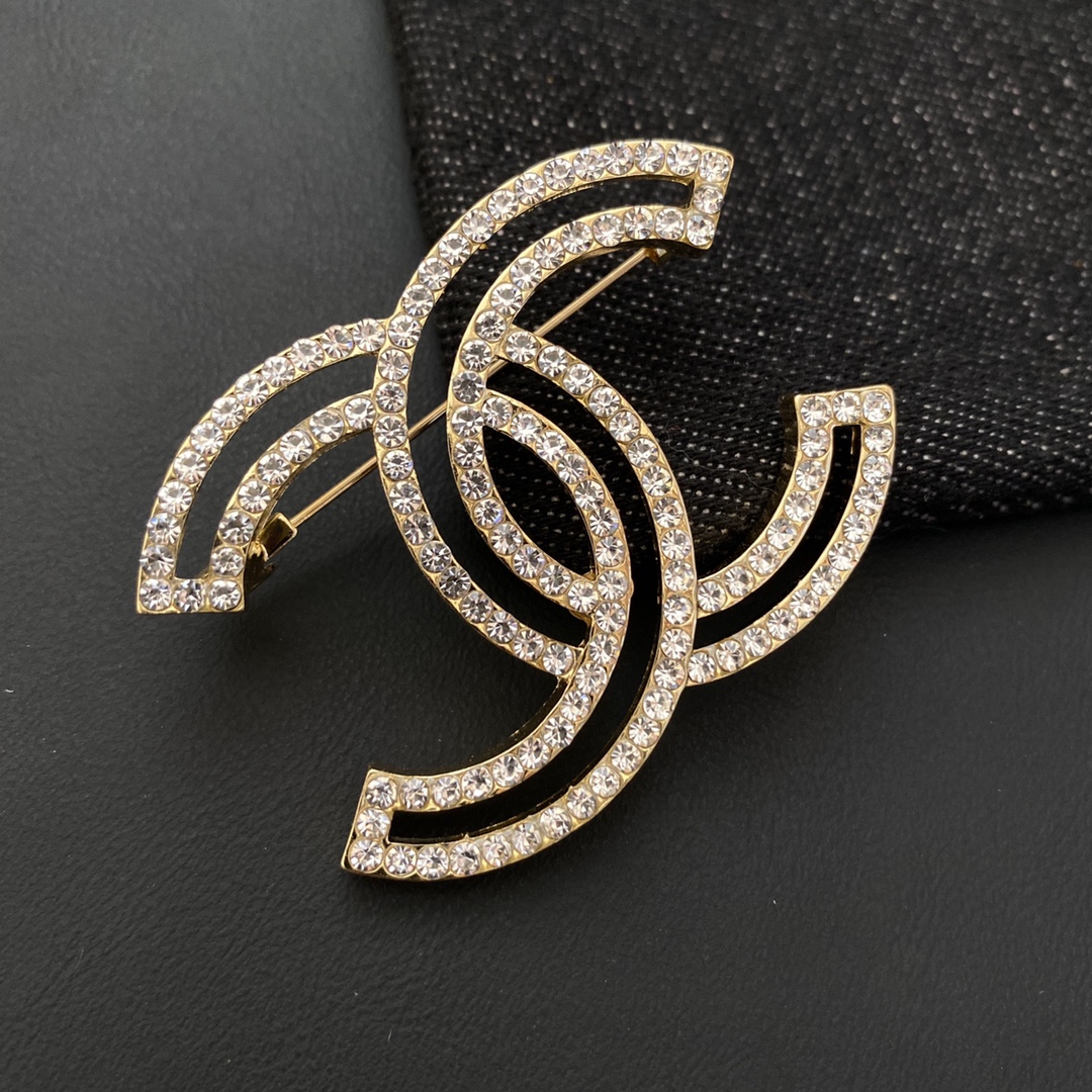 Chanel brooch 106712
