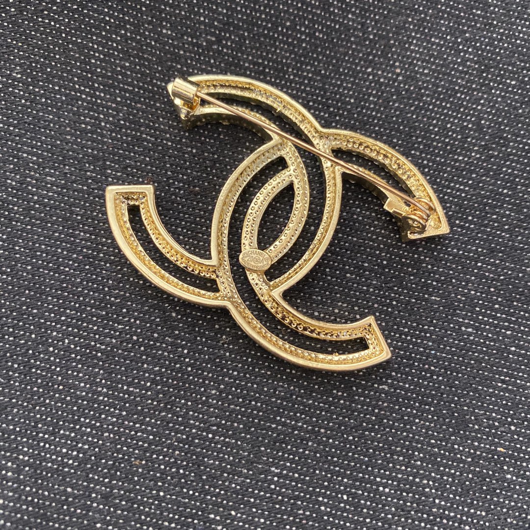 Chanel brooch 106712