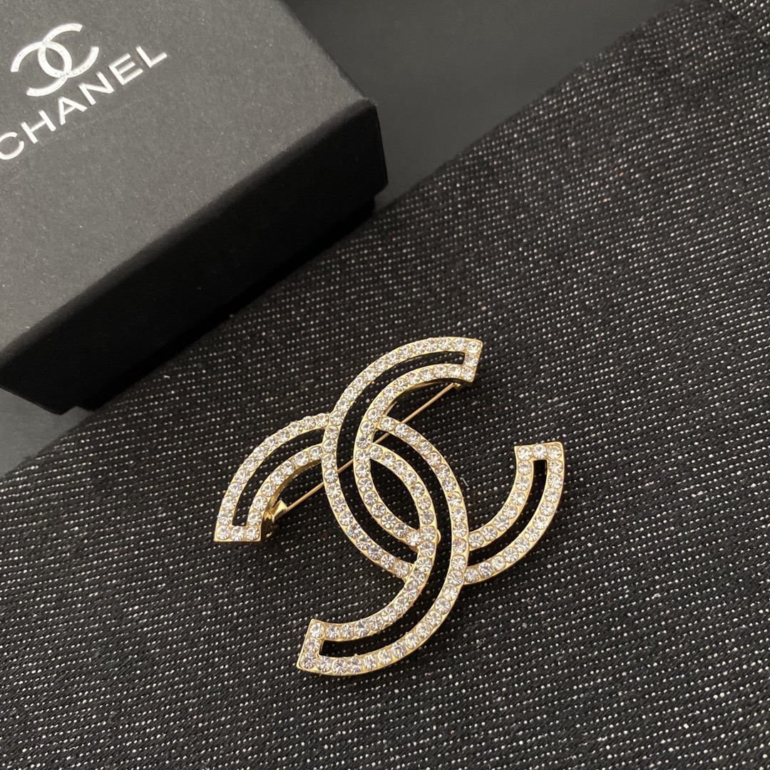 Chanel brooch 106712