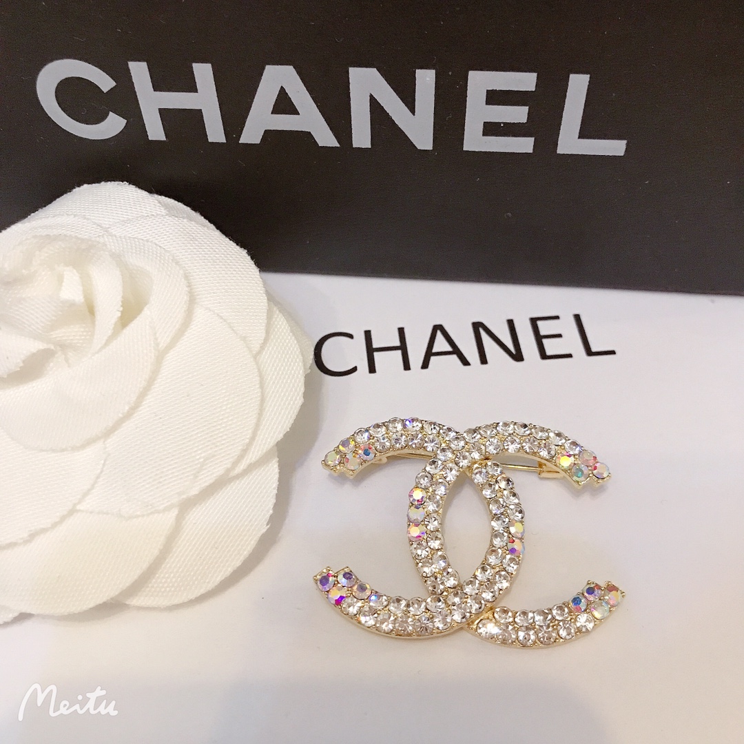 Chanel brooch 106714