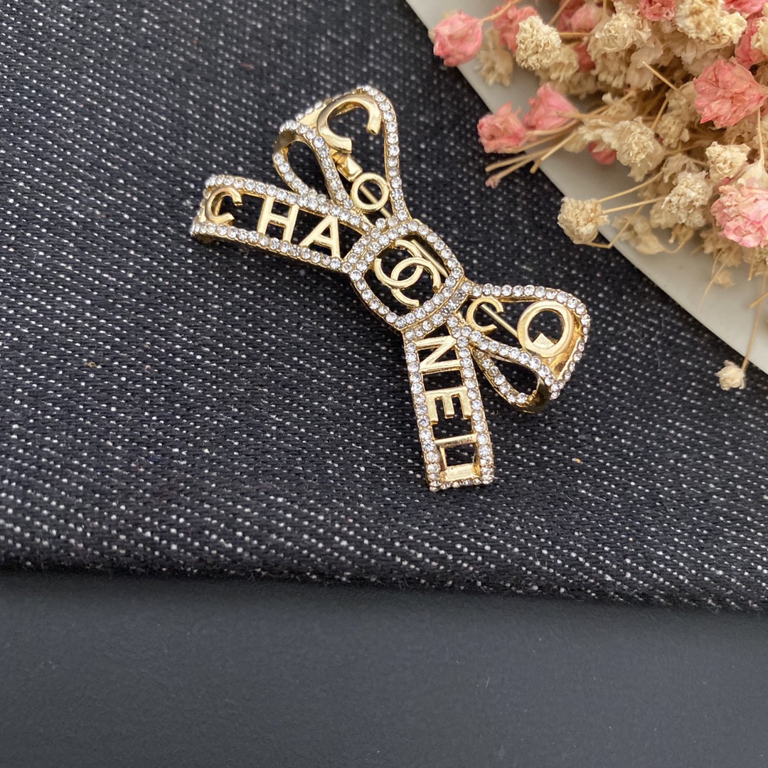 Chanel brooch 106715