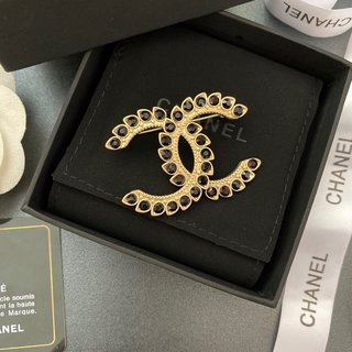 Chanel brooch 106716