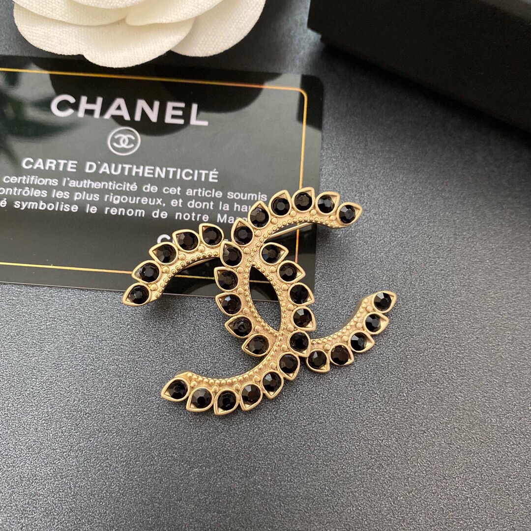 Chanel brooch 106716