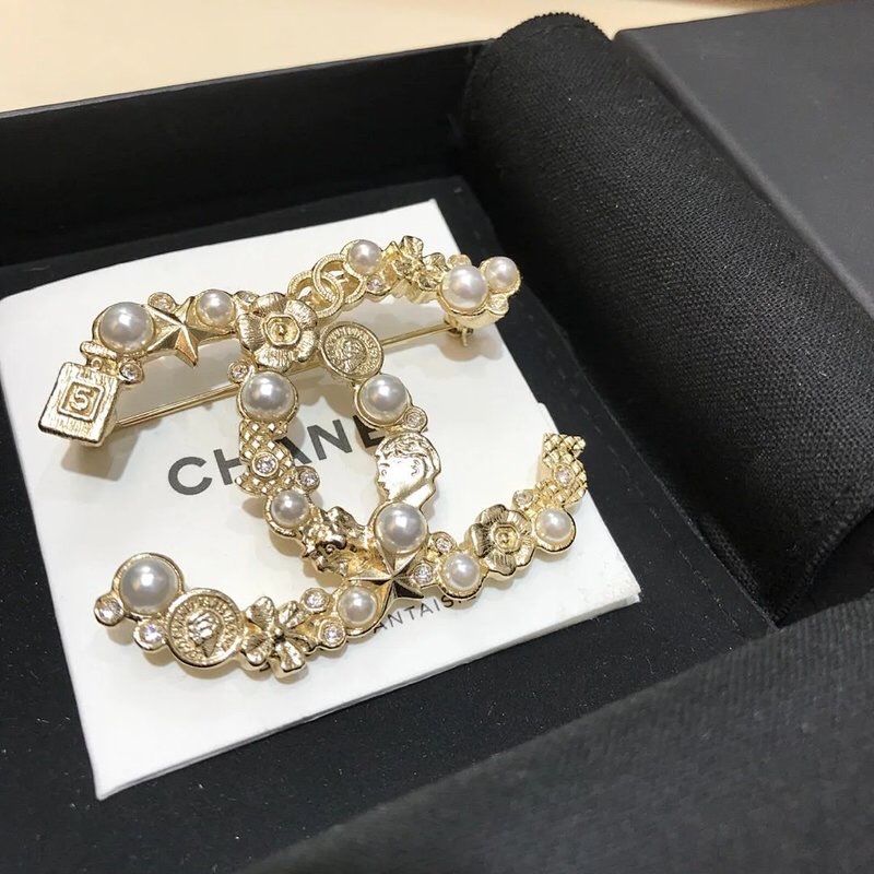 Chanel brooch 106717