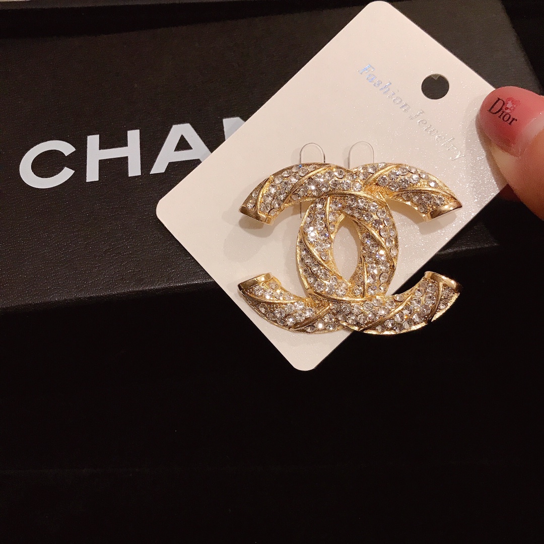 Chanel brooch 106719
