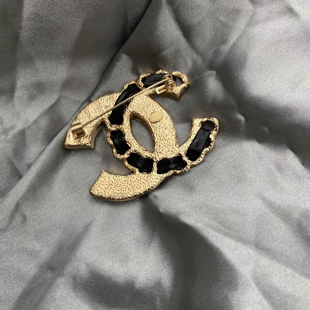 Chanel brooch 106720