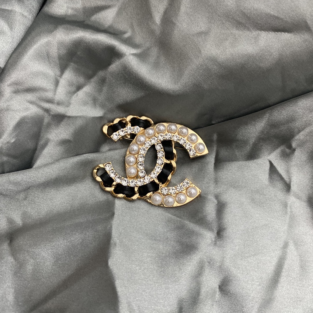 Chanel brooch 106720