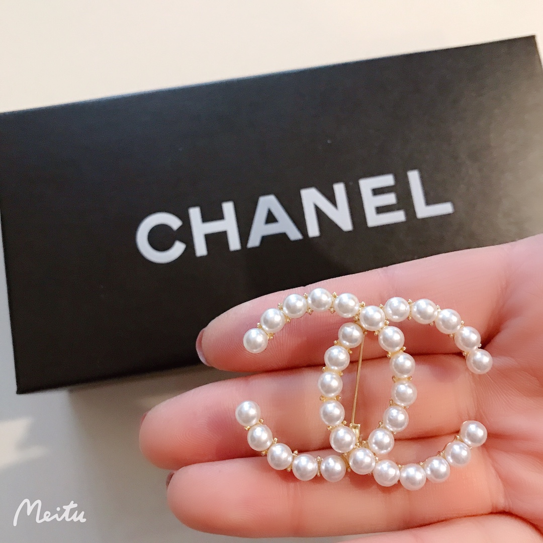 Chanel brooch 106727