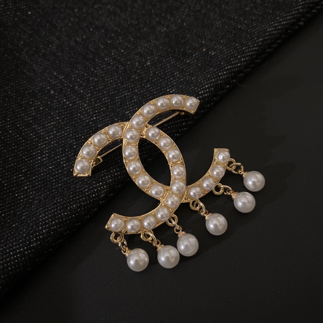 Chanel brooch 106729