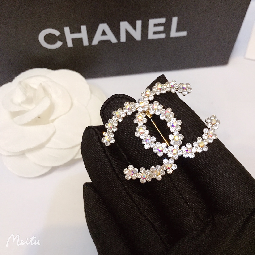 Chanel brooch 106730