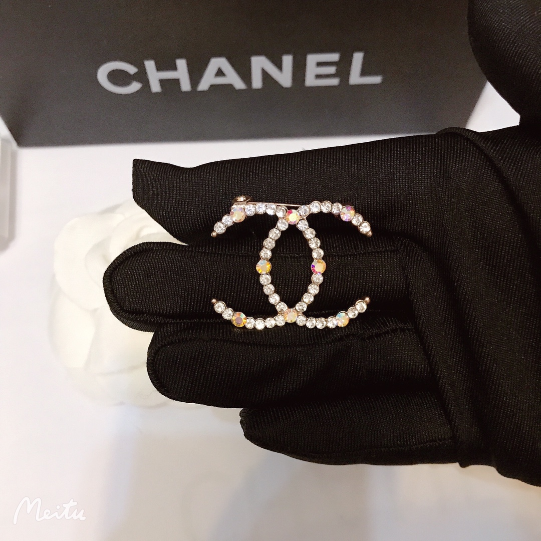 Chanel brooch 106731