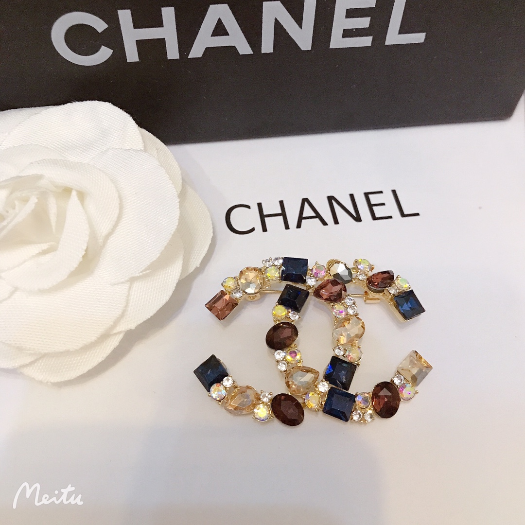 Chanel brooch 106732